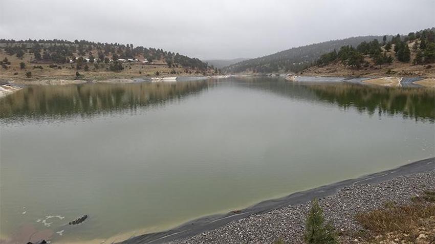 Mersin'de yıllardır çözülemeyen sorun! 'Süzgeç' gölet isyanı: Ödeneği çıkmadı, boşa akıp gidiyor