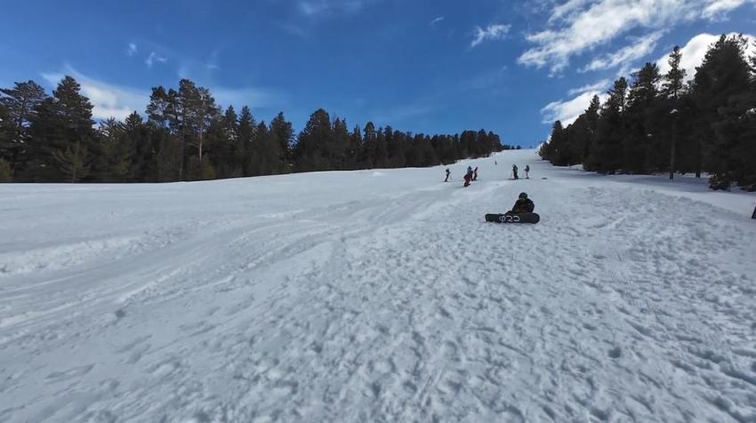 Nisan ayında 2 metre kar var! Kars Sarıkamış'ta sezon uzadı