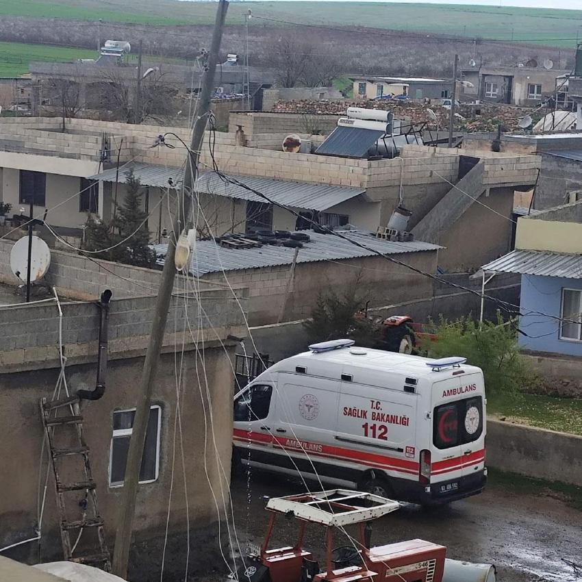 Şanlıurfa Hilvan’da dehşet anları kameraya yansıdı: Fırtına çatıları uçurdu, direkleri devirdi