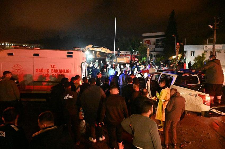 Kadirli'de Sele kapılan araçtaki 2 kişi hayatını kaybetti, çevre illerden destek ekipleri sevk edildi