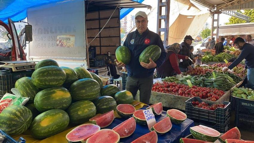 Karpuz dilim dilim pazara düştü! Fiyatı yüksek ama satın alan çok