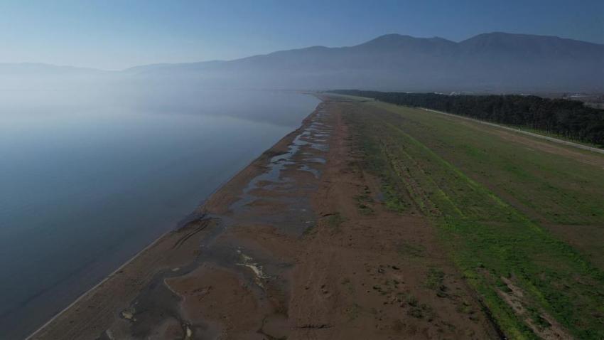 Her yerde göl ve barajların su seviyesi artarken İznik Gölü'nde su çekildi! Bölge halkı kara kara düşünüyor