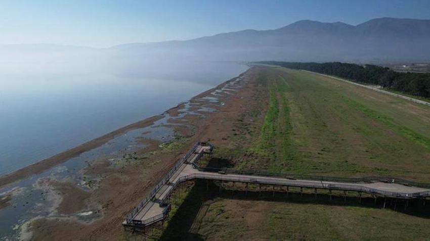 Her yerde göl ve barajların su seviyesi artarken İznik Gölü'nde su çekildi! Bölge halkı kara kara düşünüyor