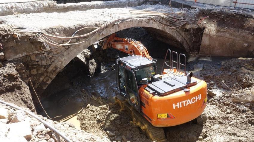 Rize'de 60 yıl sonra fark edildi: Asfaltın altından 2 asırlık tarih fışkırdı! Görenler gözlerine inanamadı!