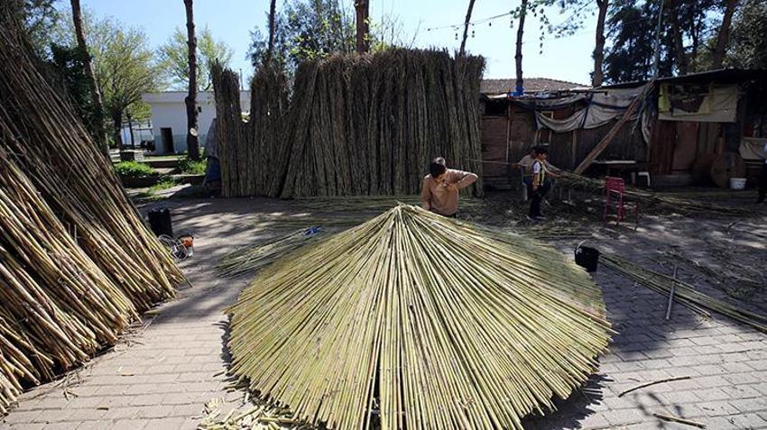 Aydın'da kargı kamışından dünya markası çıkardılar! Sahillerin vazgeçilmezi Ilıcabaşı’ndan gidiyor! Her ev bir atölye, her sokak bir fabrika oldu