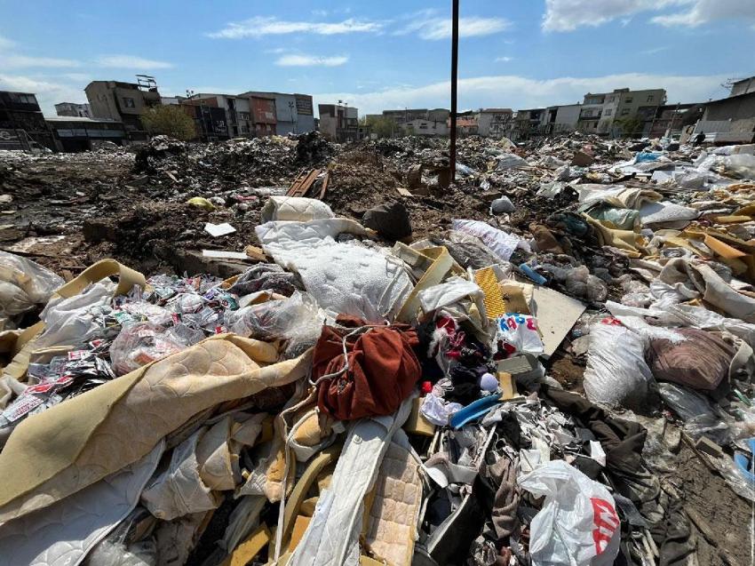 İzmir'de vatandaşlar isyan etti: Buca'da çöp durumu Hindistan'dan daha berbat