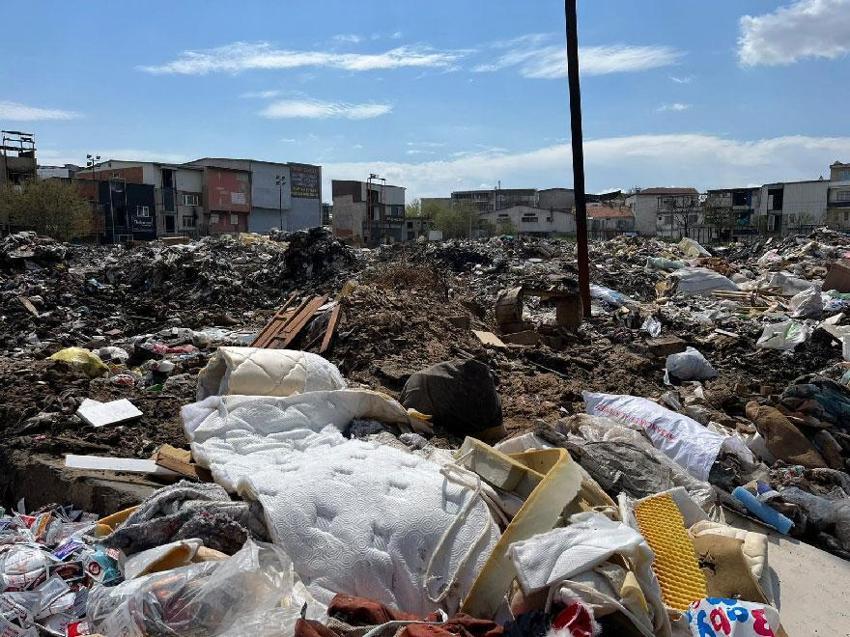 İzmir'de vatandaşlar isyan etti: Buca'da çöp durumu Hindistan'dan daha berbat