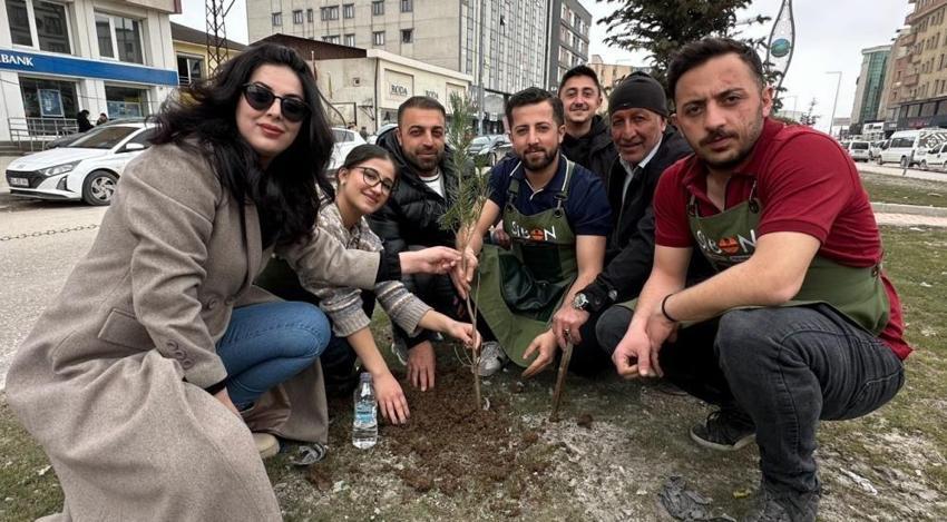 Memleketi Hakkari'ye döndü, her caddeye yaptı! Girişimci kadın yıllarca anlatılacak