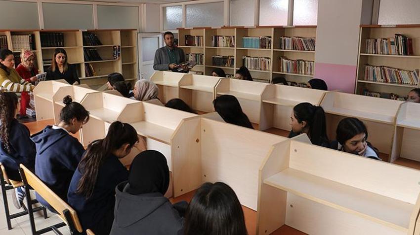 Diyarbakır'da öğretmenler seferber oldu: Maddi imkanı kısıtlı olan kırsaldaki 119 genç kızı YKS’ye hazırlıyorlar!