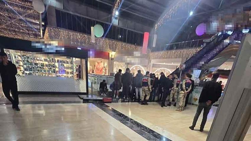 AVM'de korkunç olay! Yürüyen merdivene eli sıkışan çocuğun parmağı koptu