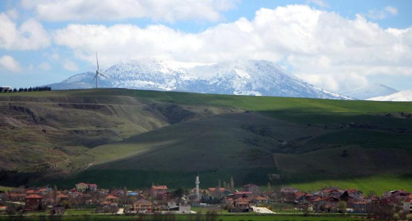Amasya’da beklenmedik bir doğa olayı yaşandı! Şehrin zirveleri beyaza büründü