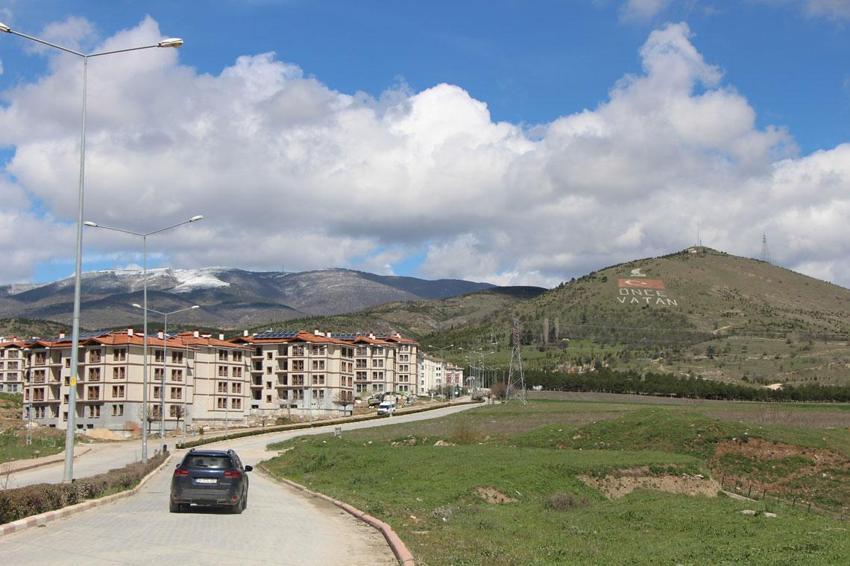 Amasya’da beklenmedik bir doğa olayı yaşandı! Şehrin zirveleri beyaza büründü