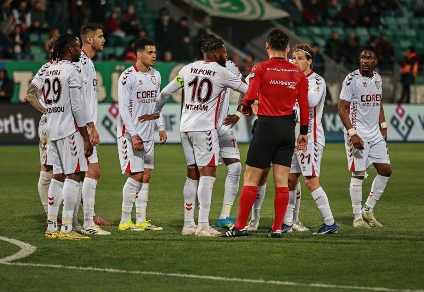 Samsunspor 4-1 yenildi, taraftar patladı: Artık yeter! Fuat Çapa, Mustafa Aztopal istifa