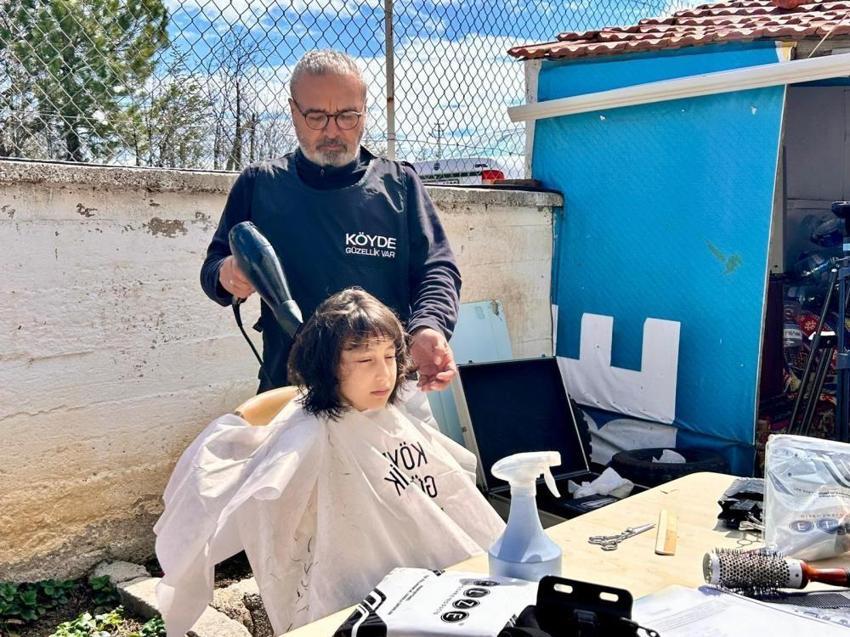 Yozgatlı kuaför köy köy gezip çocukların saçlarını kesiyor! 74 çocuğun saçı ilk kez profesyonel ellerle kesildi