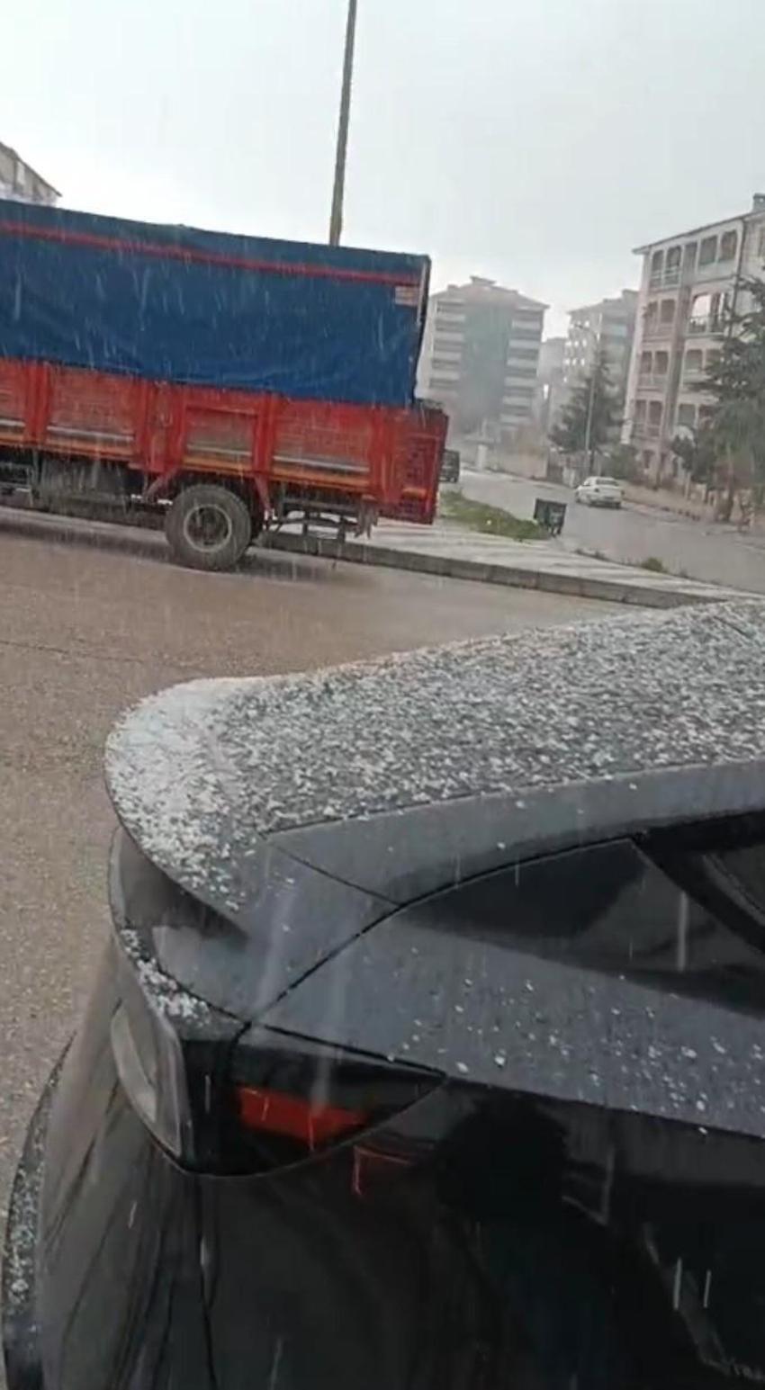 Eskişehir'e nisan ayında yağan kar vatandaşlara sürpriz oldu