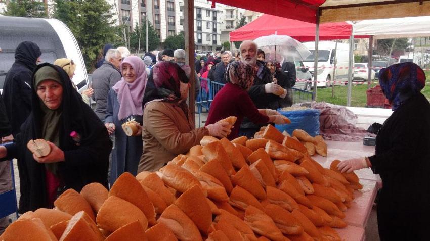 Kocaeli'nin en lezzetli festivali! Geleneksel Hamsi Festivali'nde 5 ton hamsi dağıtıldı