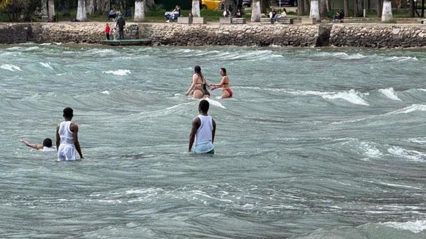 Muğla’ya yaz geldi 'sakin kent'te deniz sezonu erken açıldı
