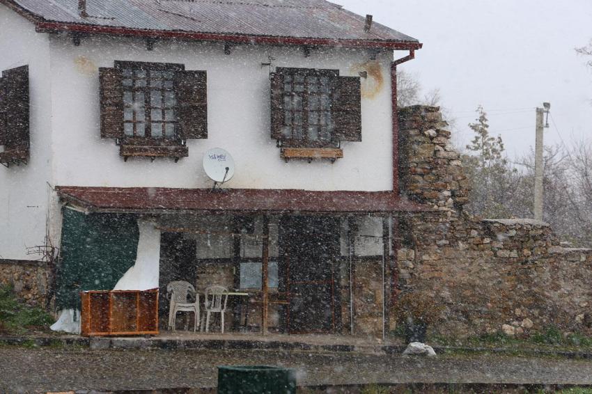 4 bin yıllık tarihi Harput’ta kar yağışı etkisini artırdı, tarihi mekanlar beyaza büründü