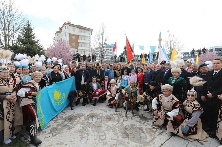 Niğde'de Nevruz Bayramı coşkusu kortejle başladı