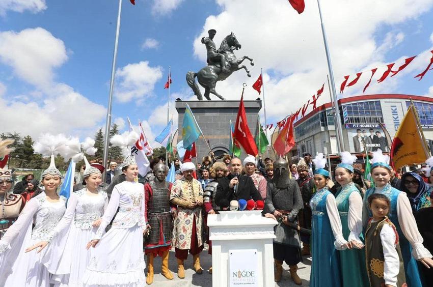Niğde'de Nevruz Bayramı coşkusu kortejle başladı