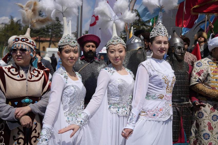 Niğde'de Nevruz Bayramı coşkusu kortejle başladı