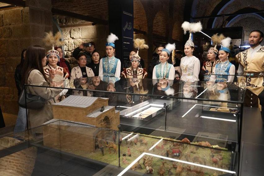 Niğde'de Nevruz Bayramı coşkusu kortejle başladı