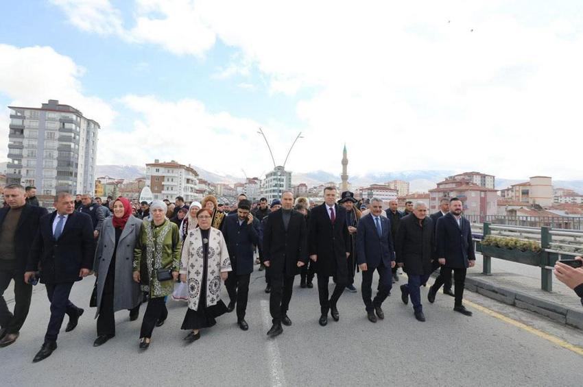Niğde'de Nevruz Bayramı coşkusu kortejle başladı