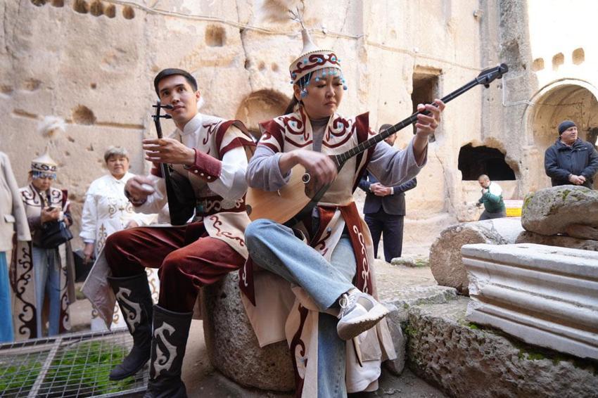 Niğde'de Nevruz Bayramı coşkusu kortejle başladı