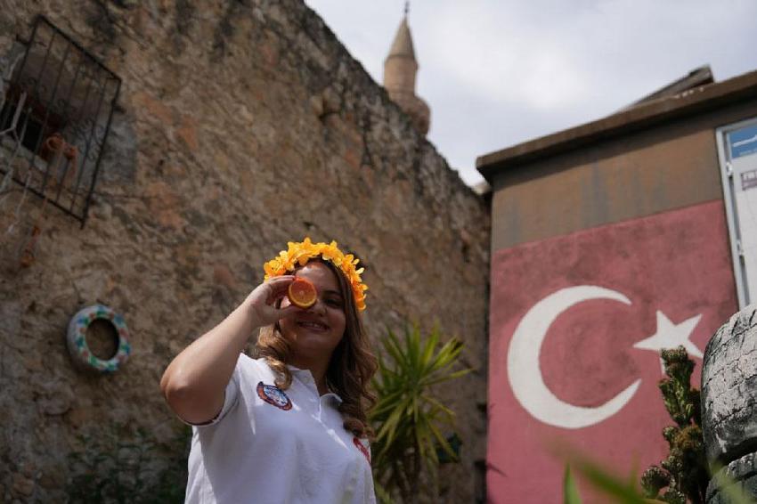 Adana'da Kozan Portakal Çiçeği Festivali'nde Osmanlı geleneği yaşatıldı, ciğer tezgahları davul zurna ile şenlendi