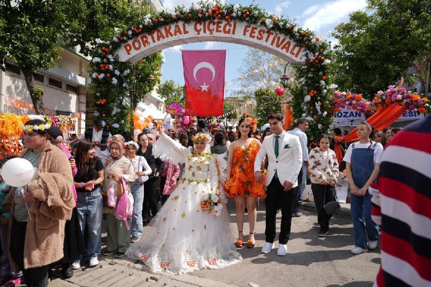 Adana'da Kozan Portakal Çiçeği Festivali'nde Osmanlı geleneği yaşatıldı, ciğer tezgahları davul zurna ile şenlendi