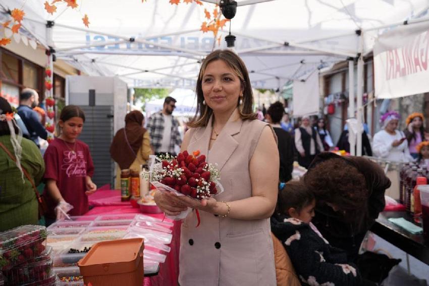 Adana'da Kozan Portakal Çiçeği Festivali'nde Osmanlı geleneği yaşatıldı, ciğer tezgahları davul zurna ile şenlendi