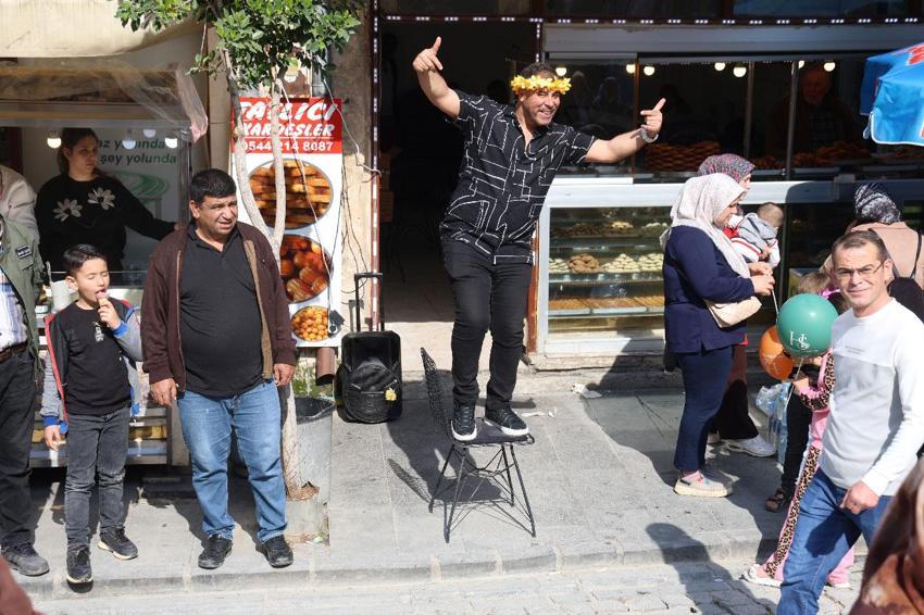 Adana'da Kozan Portakal Çiçeği Festivali'nde Osmanlı geleneği yaşatıldı, ciğer tezgahları davul zurna ile şenlendi