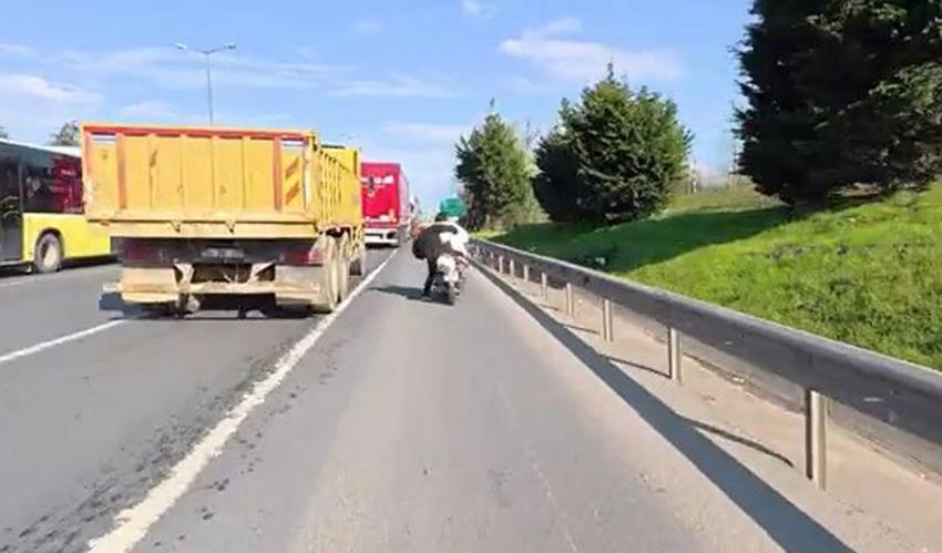 Motosiklet üstünde kadına şiddet! TEM Otoyolu'ndaki korku dolu dakikalar kamerada