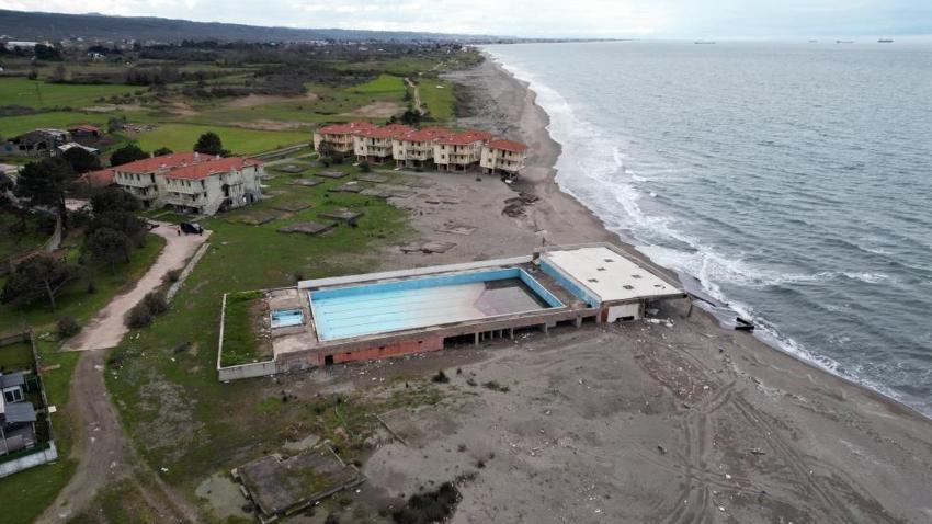 Sakarya'da deniz kenarında dehşet! 100 metre kadar içeri girdi