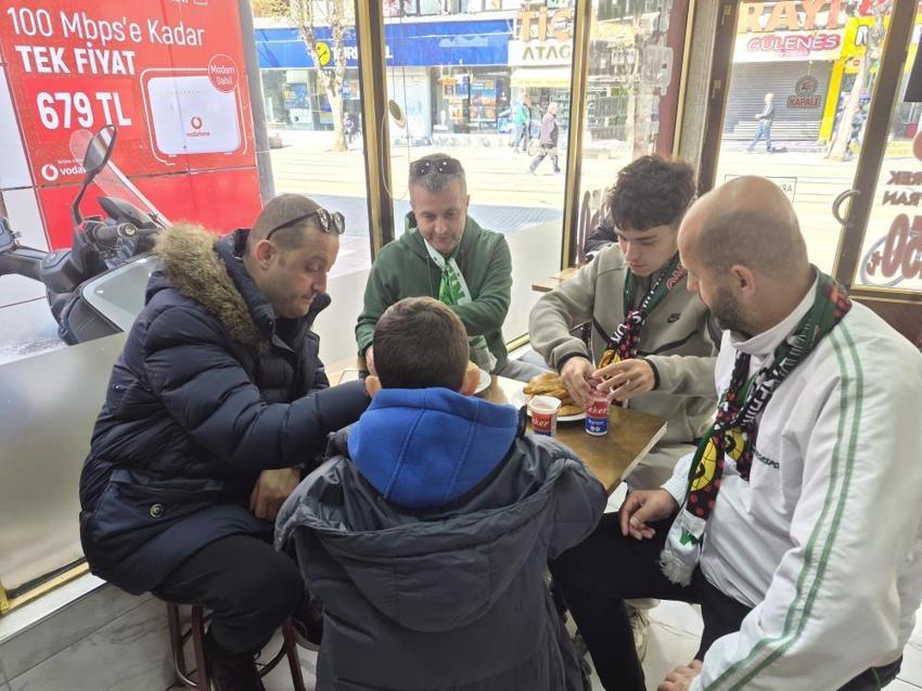 Eskişehir sokaklarında Bursaspor hareketliliği: 'Bugün şampiyonluğu kutlamak istiyoruz'