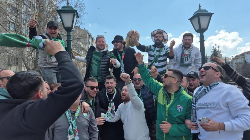 Eskişehir sokaklarında Bursaspor hareketliliği: 'Bugün şampiyonluğu kutlamak istiyoruz'