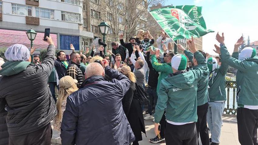 Eskişehir sokaklarında Bursaspor hareketliliği: 'Bugün şampiyonluğu kutlamak istiyoruz'