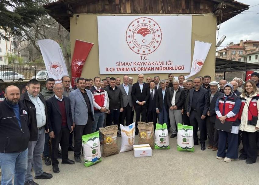Simav’da tarım seferberliği: 800’den fazla çiftçiye %75 hibeli tohum desteği verildi