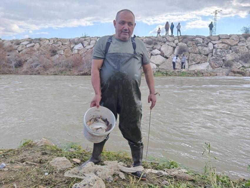 Denizli'de Kufi Çayı yeniden akmaya başladı halk 10 yıl sonra yeniden ağ attı!