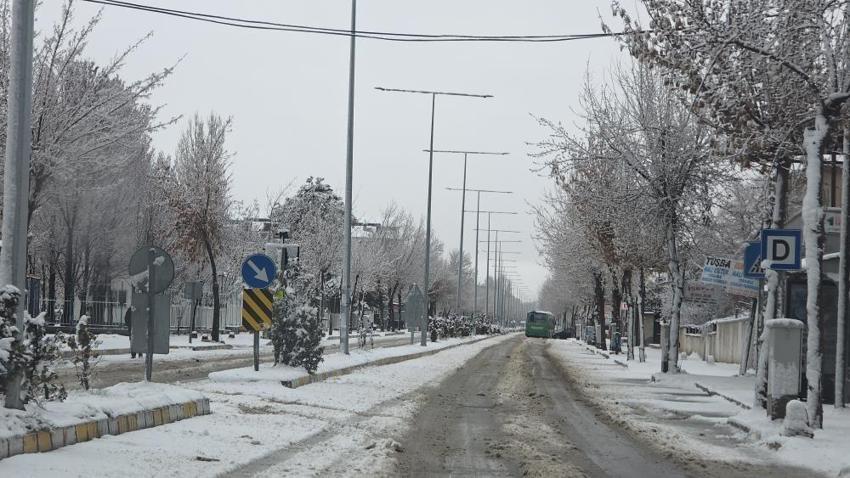 Van'da korkutan senaryo gerçek oldu! İzmir uçağı iniş yapamadı