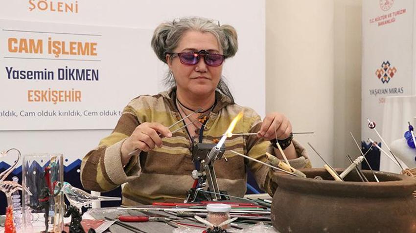 Doktoru 'hobi edin' dedi, mali müşavirliği bıraktı, o işin ustası oldu! Hobisi unutulmaya yüz tutmuş sanatın son temsilcisi yaptı