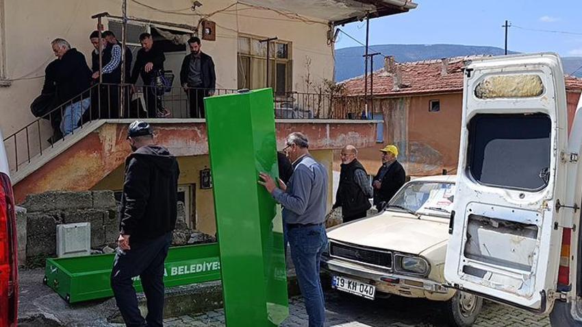 Amasya'nın acısı bitmeyen evi! 11 yıl önce eşi ve oğlu şimdi de kendisiyle beraber oğlu soba zehirlenmesinden öldü