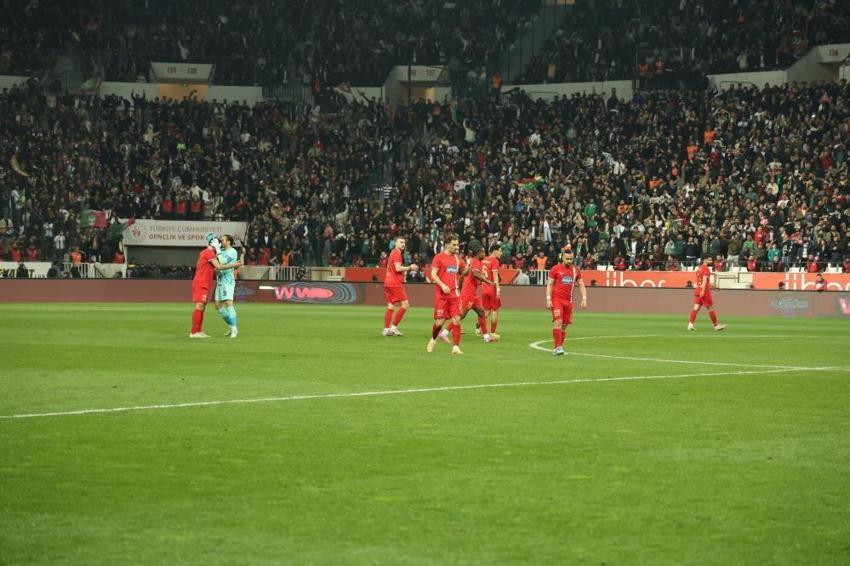 Amedspor'da 2-2 sonrası Mesut Bakkal puan kazandı ama yine beğenmedi