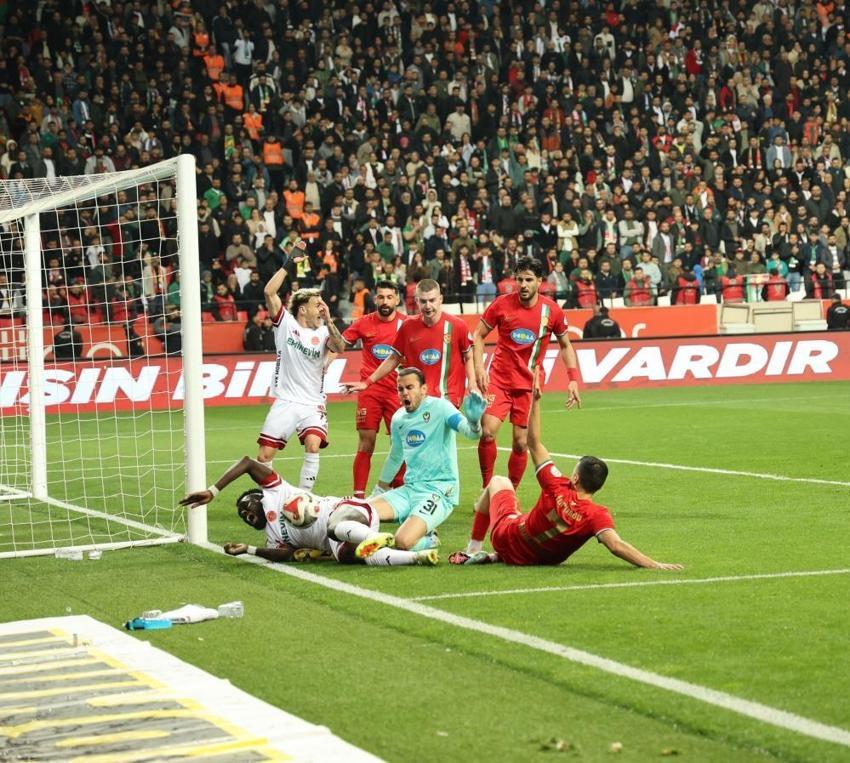Amedspor'da 2-2 sonrası Mesut Bakkal puan kazandı ama yine beğenmedi