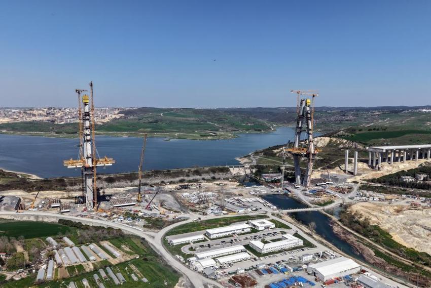 İstanbul'un yeni yüzünde Sazlıdere Köprüsü yükselirken keçiler de aynı karede! Bölge havadan görüntülendi