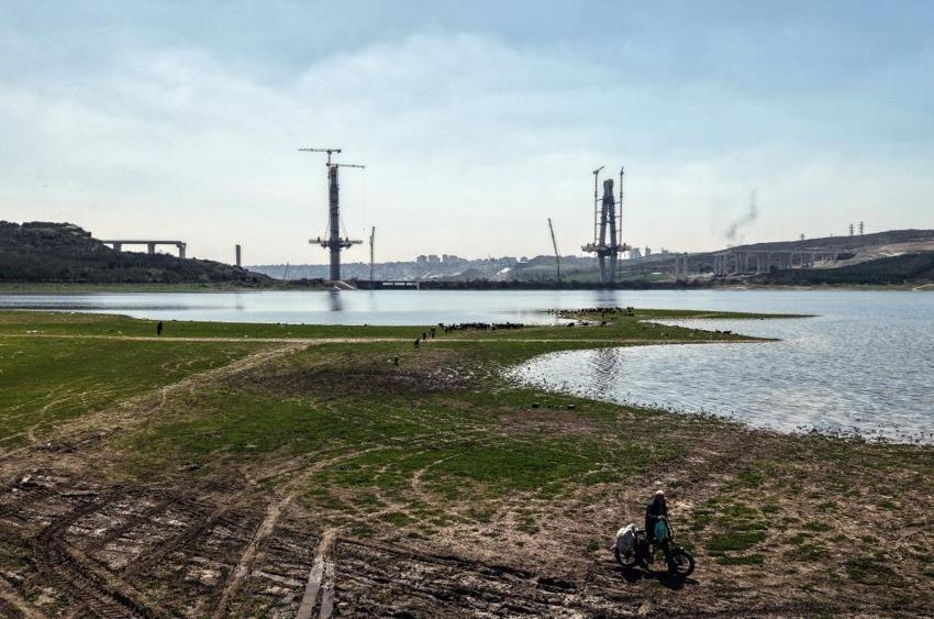 İstanbul'un yeni yüzünde Sazlıdere Köprüsü yükselirken keçiler de aynı karede! Bölge havadan görüntülendi