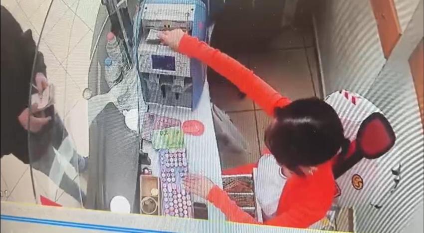 Döviz bürosu çalışanının dalgınlığı pahalıya patladı: 'Maaşımdan kesilecek, paramı getirsin'
