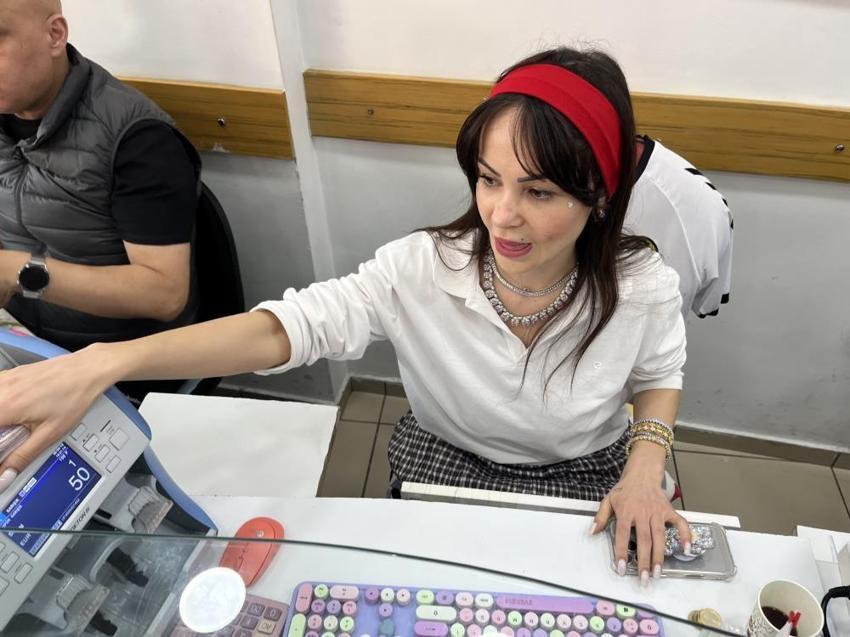 Döviz bürosu çalışanının dalgınlığı pahalıya patladı: 'Maaşımdan kesilecek, paramı getirsin'