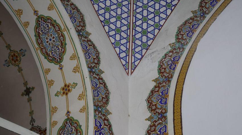 Kırşehir'de 5 asırlık miras alarm veriyor: Ahi Evran Cami'nin sıva ve boyaları dökülüyor