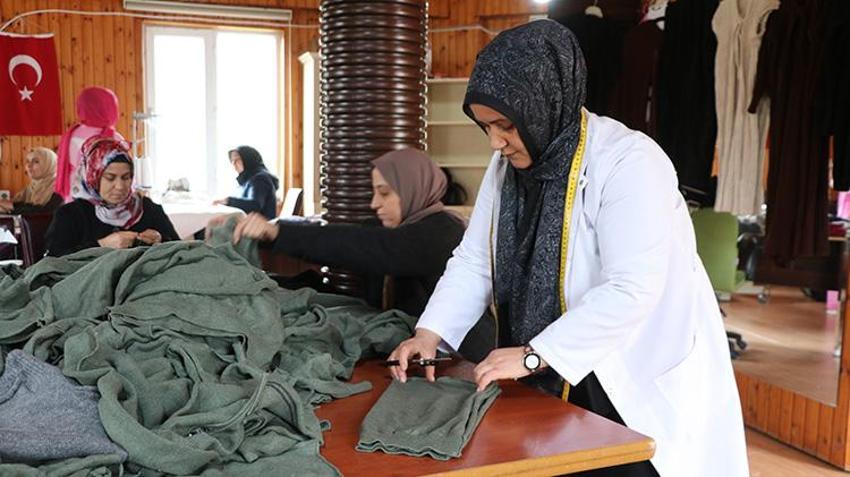 Siirtli kadınlar atıklardan para kazanıyor: Hepsini tekstil atıklarından yapıyorlar: Hem meslek hem kazanç kapısı sağlıyor